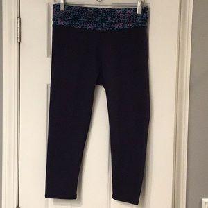 FABLETICS NEW WITH TAGS CROP CAPRI LEGGINGS SMALL